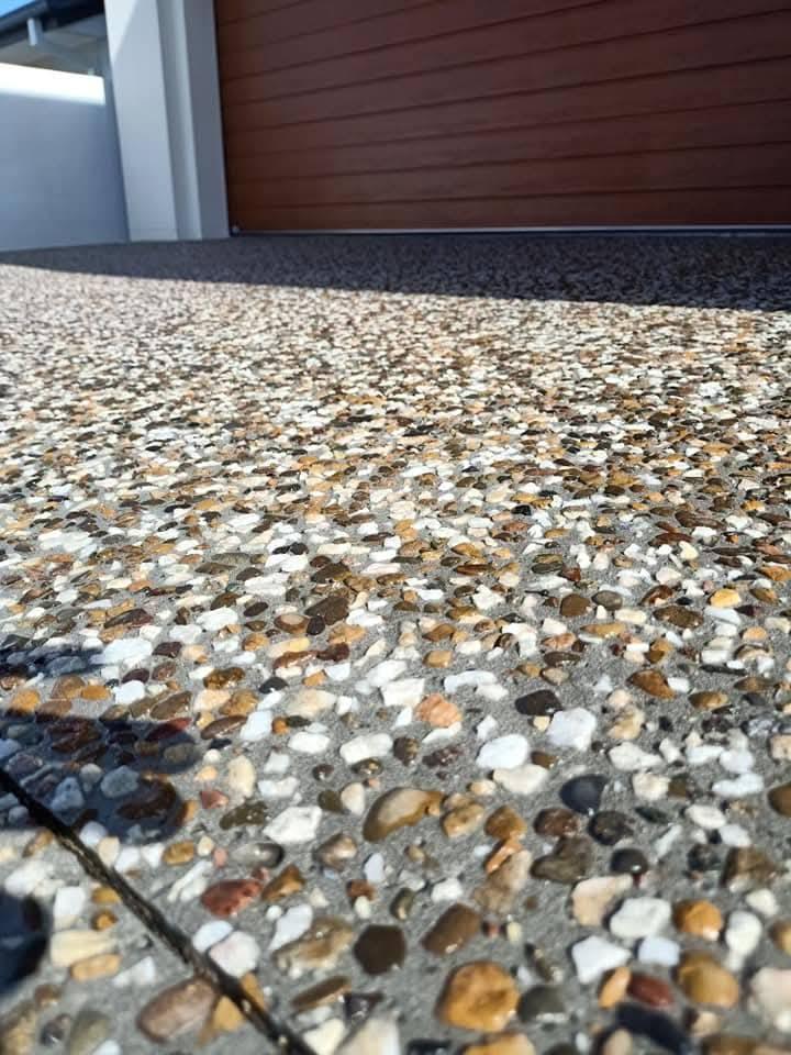 Exposed aggregate pool surround