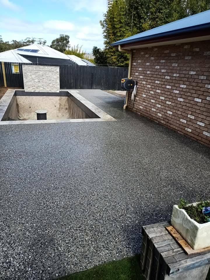 Exposed aggregate pool surround